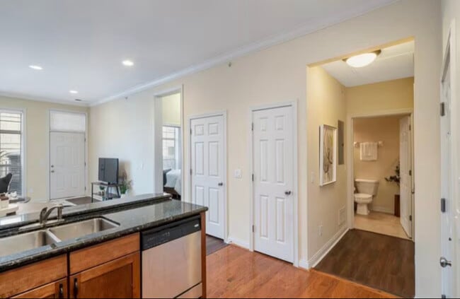 Building Photo - 252 Stetson St