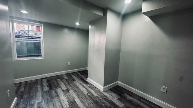 Building Photo - 228 S Edgewood St