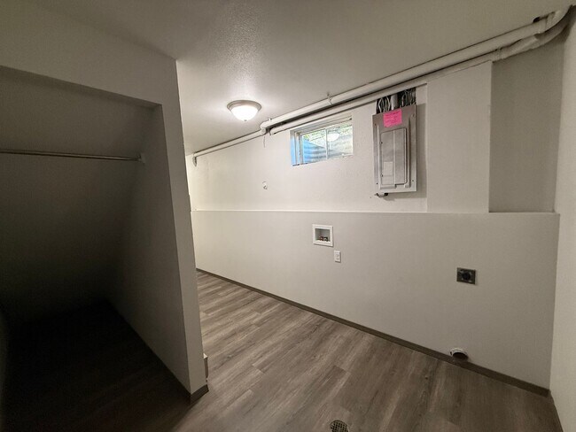 Building Photo - Valley 3 bed 1.5 bath