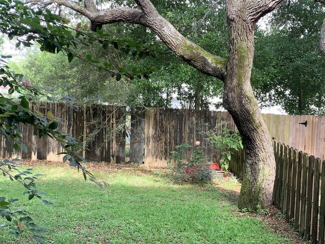 Building Photo - 2717 Bay Club Dr