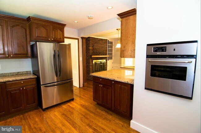 Building Photo - 6638 Holland St