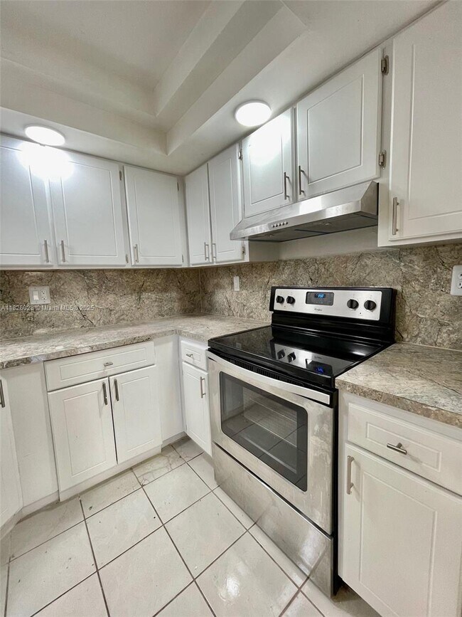 Building Photo - 1300 SW 122nd Ave