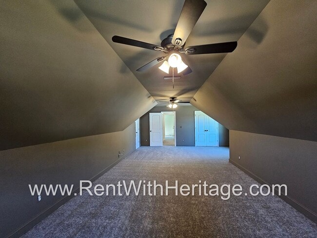 Building Photo - Amazing 4 Bedroom/ 3 Bath Home / Attention...