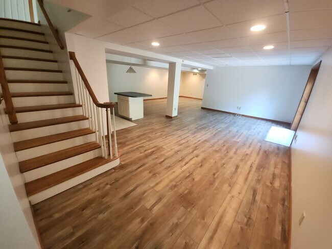 Building Photo - Spacious Home in Ladue Schools