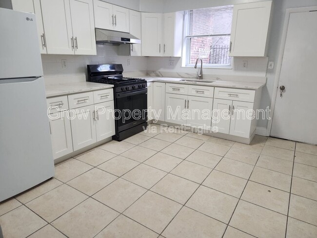 Building Photo - 1344 S 9th St