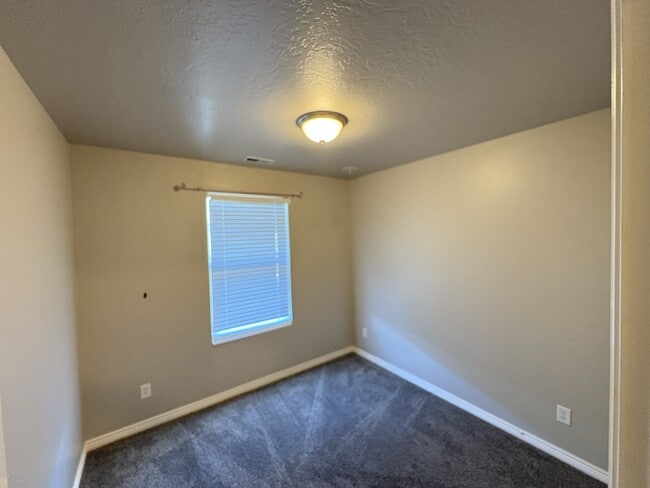 Building Photo - 1295 Willow Way