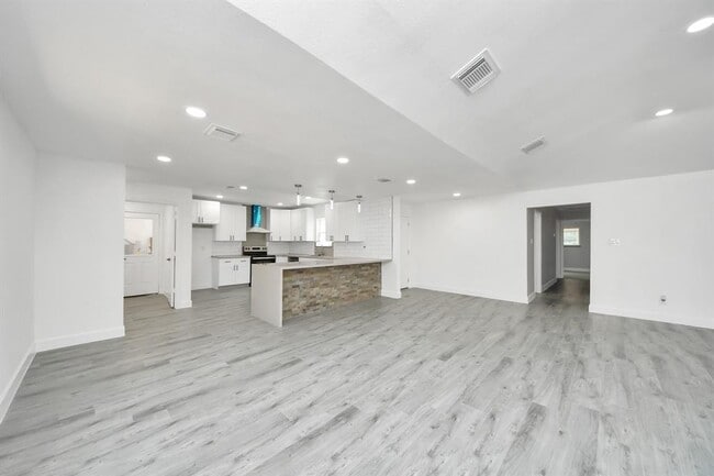Building Photo - 14223 Ella Lee Ln