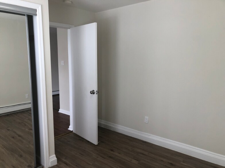 Building Photo - 251 Beacon Ave