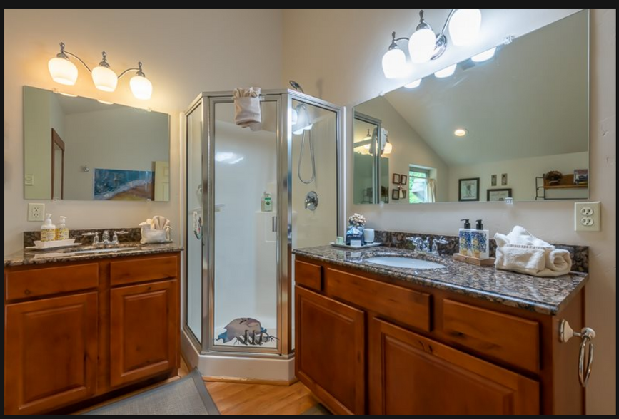 Third level master bath with two sinks - 3000 Big Mountain Rd