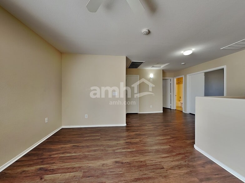 Building Photo - 1102 E Renegade Trl