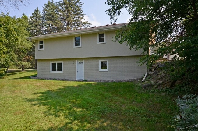 Building Photo - 6907 Berkshire Ln N