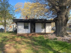 Building Photo - 1508 Beechwood Dr