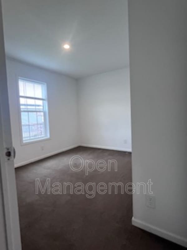 Building Photo - 511 E 1st St