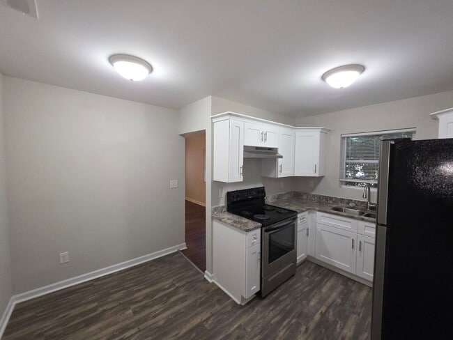 Building Photo - 3136 Creighton Dr