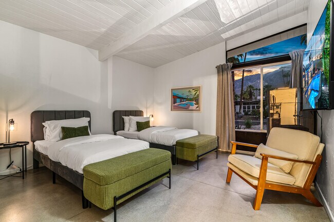 Building Photo - 1986 Yucca Pl