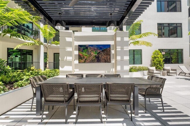 Building Photo - 1991 Main St