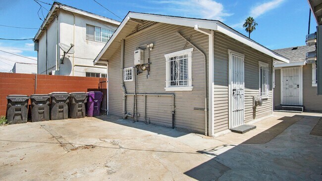Building Photo - Lemon Avenue Triplex