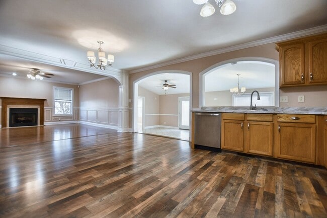 Building Photo - Pet Friendly Three Bedroom with Bonus!