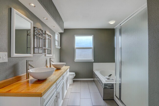 Building Photo - $3,300.95 with $200 off the first month's rent, 3 Beds - 3 Bath, Single Family Home in Parker wit...