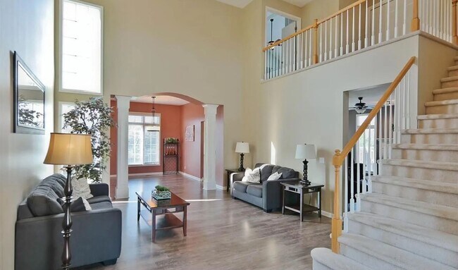 Building Photo - Modern 3 Bedroom 4 Bathroom Bellevue Home!