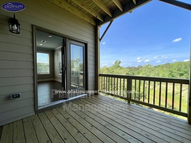 Building Photo - 2360 Manor Pointe Dr