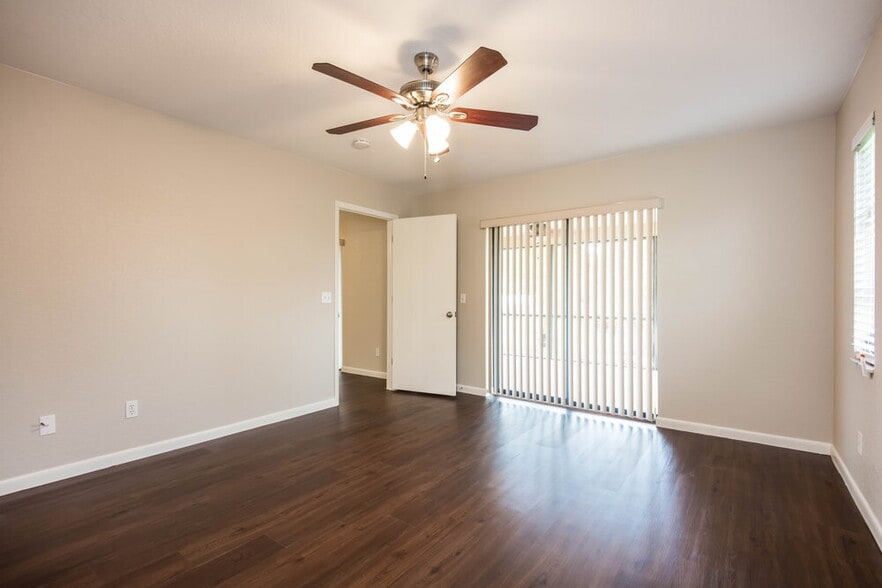 Building Photo - 1320 SE 2nd St