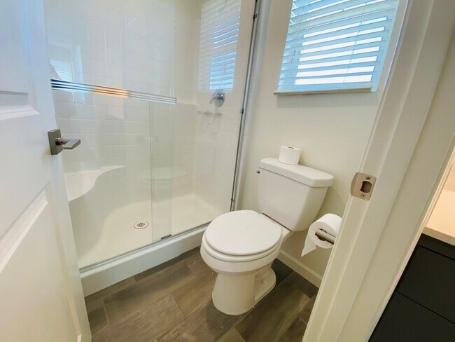 Building Photo - $2,395 Alluvial & Fowler, 3 Bedroom Home -...