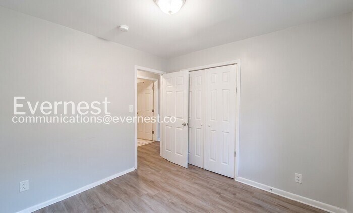 Building Photo - 3227 Hobart Dr NW