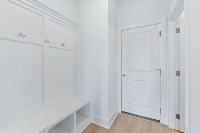 Building Photo - 1955 Settlers Glen Dr