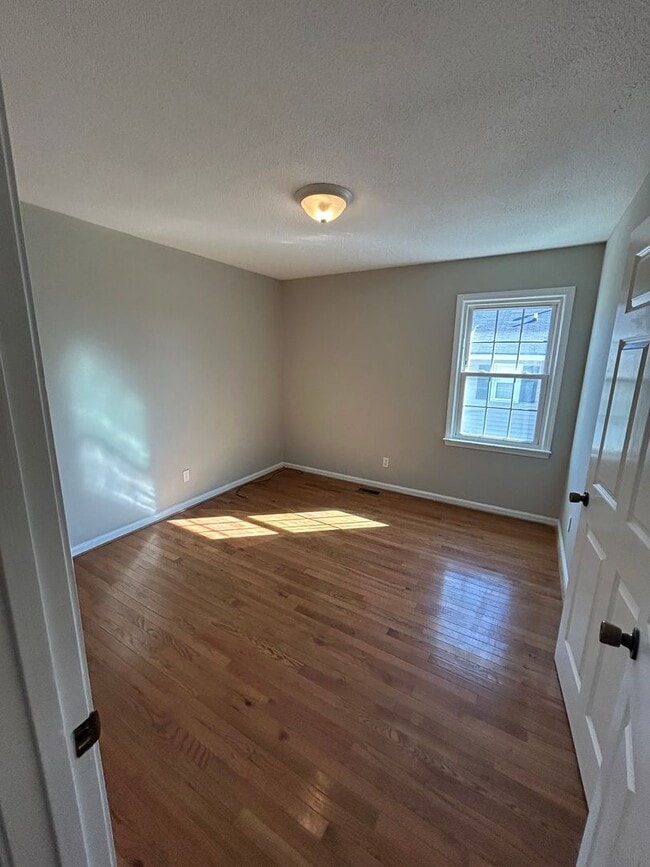 Building Photo - 609 Dunbar St