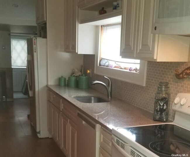 Kitchen - 68 West Blvd