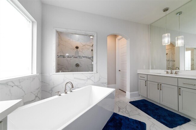 Building Photo - 2400 Sunset Vista Cir