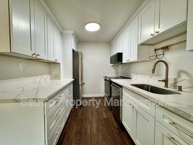 Building Photo - 6155 SW Heights Ln