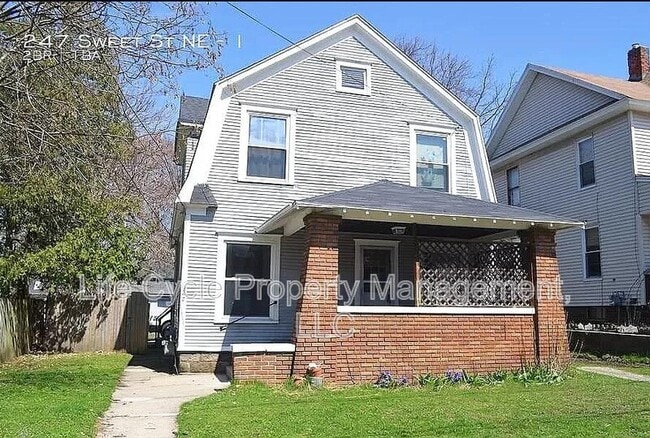 Building Photo - 247 Sweet St NE