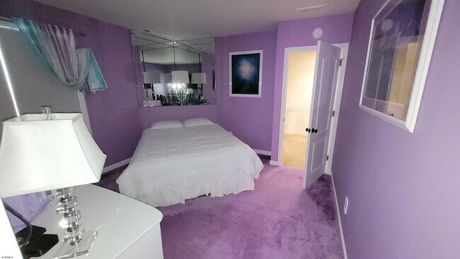 Building Photo - 104 S Avolyn Ave