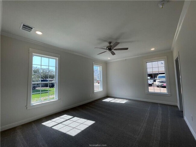 Building Photo - Townhome for lease Available 7/6/2026