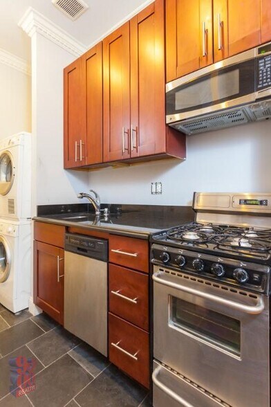 Primary Photo - 234 W 14th St