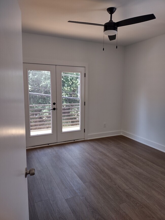 Building Photo - 1013 Page St