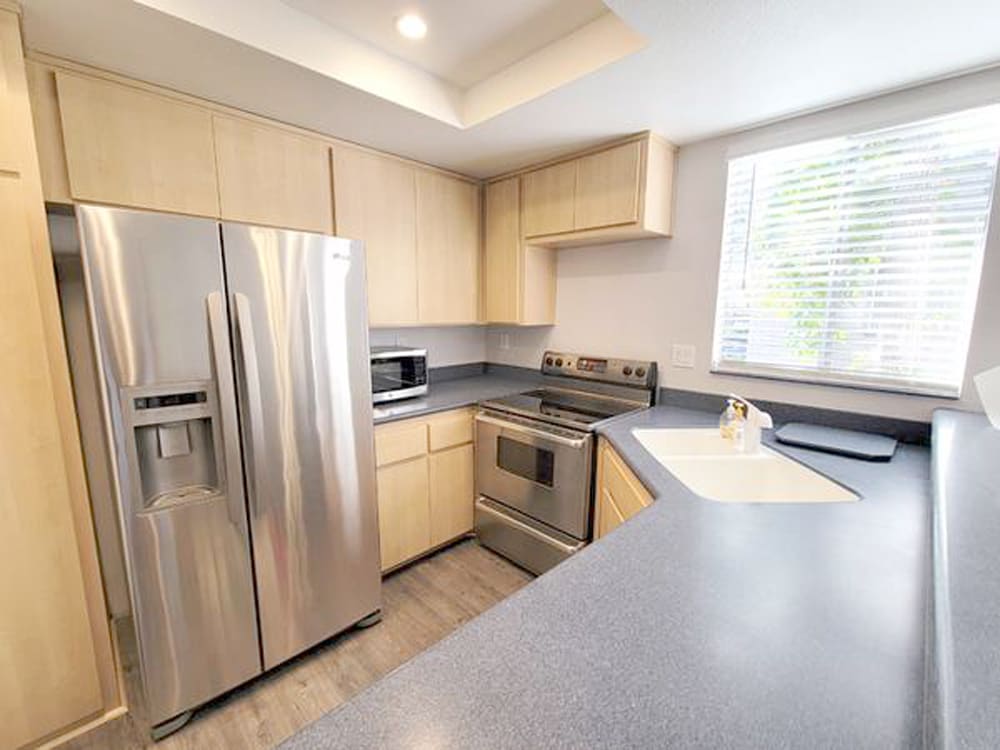 Open kitchen - 6530 College Grove Dr