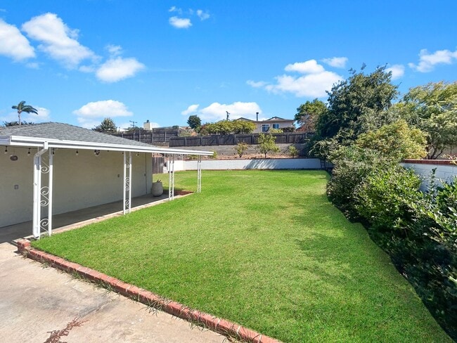 Building Photo - Gorgeous 3B/2BA house w/ Large Backyard, A...
