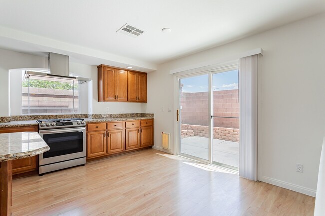 Building Photo - Beautiful Remodeled 3 Bed Home in the SW