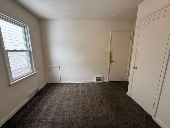 Building Photo - 3-BED, 1 BATH BEAUTIFUL SINGLE- FAMILY HOME IN MAPLE HEIGHTS!