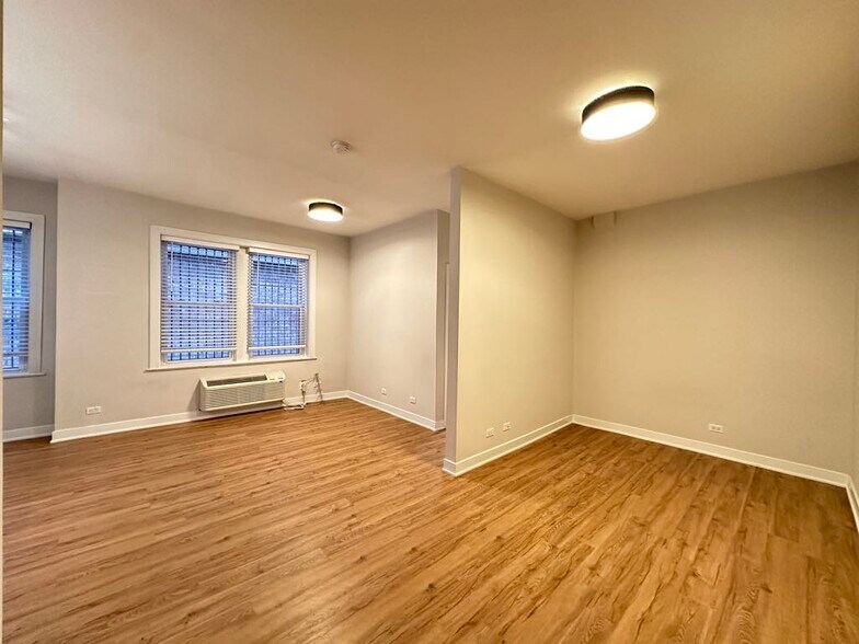 Building Photo - 659 W Wrightwood Ave