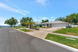 Building Photo - Stunning Sarasota Bay View - 3 Bedroom Home