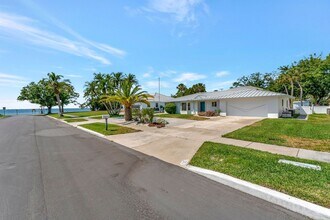 Building Photo - Stunning Sarasota Bay View - 3 Bedroom Home