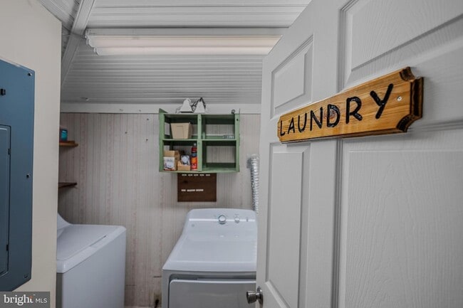 Building Photo - 184 Wilkes St