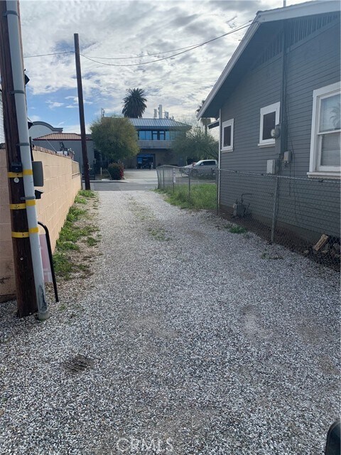 Building Photo - 315 W Colton Ave