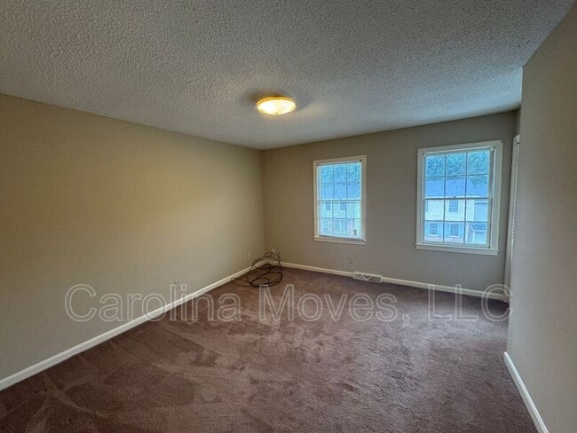 Building Photo - 172 Pine Creek Court Ext