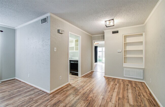 Building Photo - 6410 Del Monte Dr