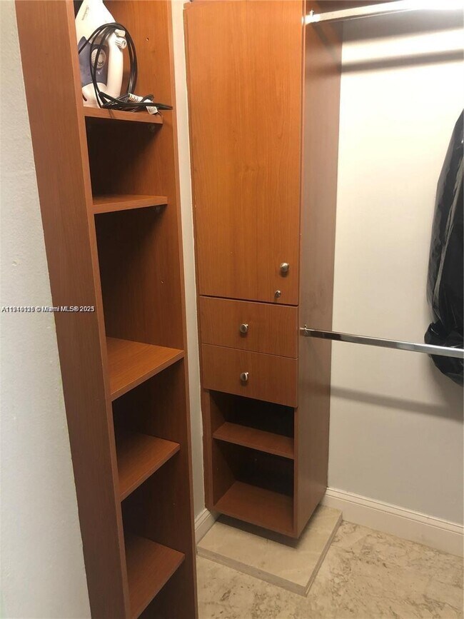 Building Photo - 1717 N Bayshore Dr